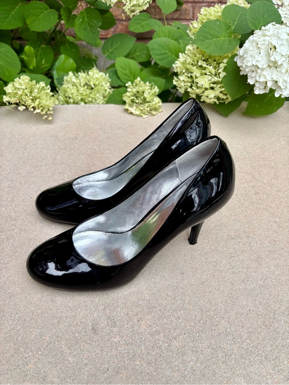 Jessica Simpson Black Patent Mid Heel Pumps